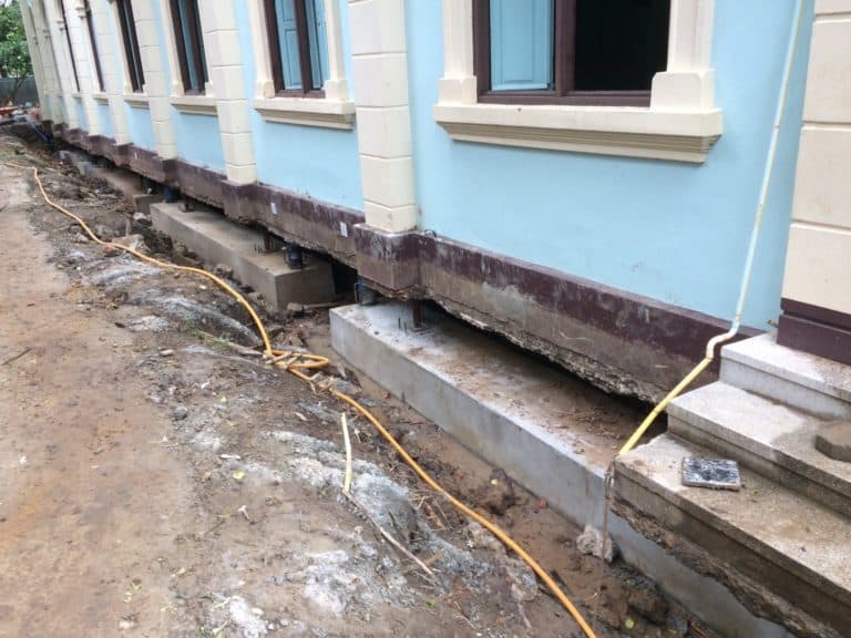 ตึกทรุด