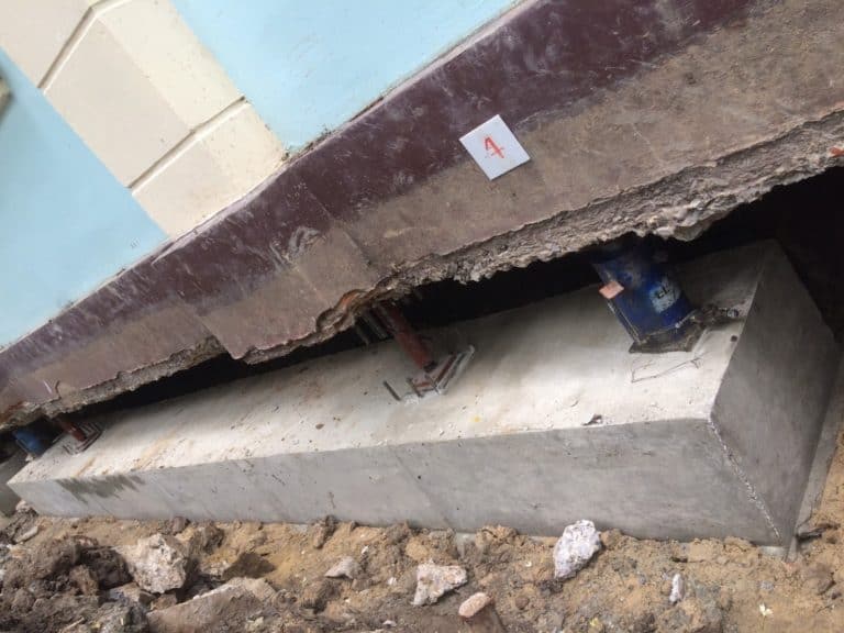 ตึกทรุด