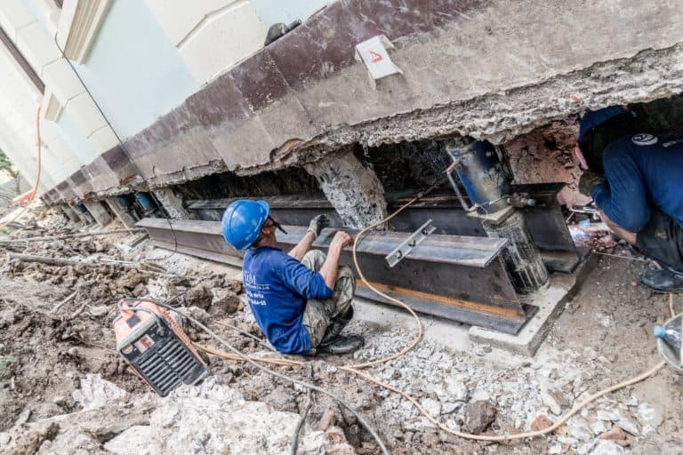 ตึกทรุด