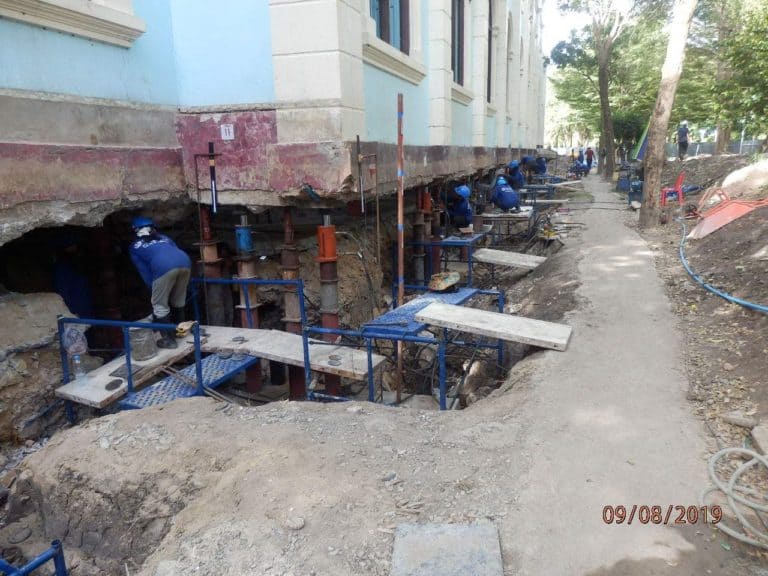 ตึกทรุด